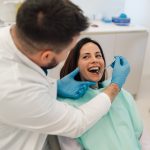 7 warning signs you should schedule a dental checkup immediately